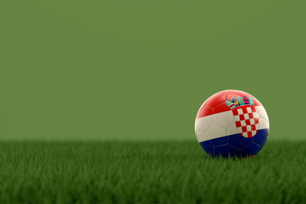 草地上插着克罗地亚国旗的足球图片下载