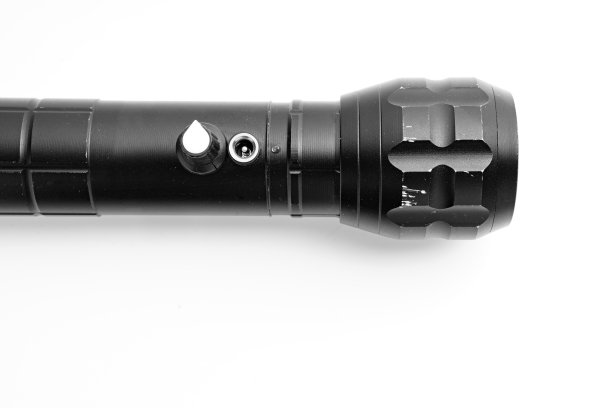 白色背景的照片灯。专业摄影师配件。图片下载