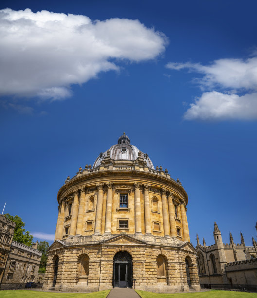 位于英国牛津大学的牛津拉德克利夫科学图书馆图片下载