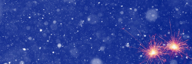 在抽象的雪景背景上燃烧的火花，带有广告空间的派对概念图片下载