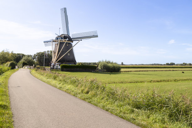 波尔德molen - Broekzijdse molen -位于荷兰阿卜库德村附近的农业景观中图片下载