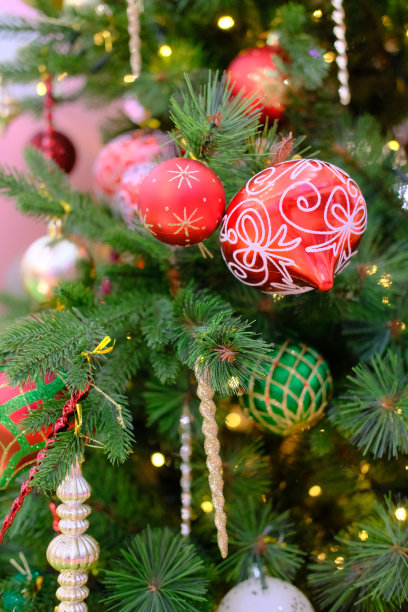 红色圣诞娃娃装饰品图片下载