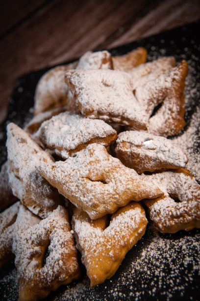 法国西南部的传统奇观，撒上糖霜，用朗姆酒和橙花水调味，高品质照片图片下载