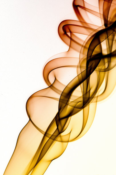 在白色背景上的抽象烟雾垂直拍摄-完美的酷垂直背景图片下载