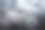 高角特写拍摄的一个孤立的绿叶在一个雨天的水坑图片下载