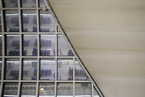 泰国曼谷素万那普机场的天花板细节。图片下载