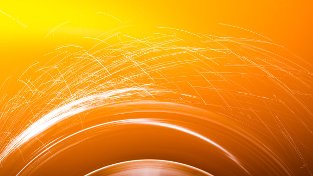 汽车轮胎在不安全条件下快速旋转的侧视图图片下载