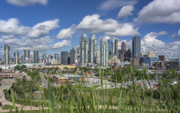 远处城市天际线的美丽照片图片下载