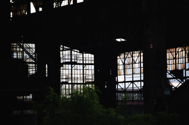 废弃的旧铁厂图片下载