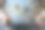 男子在手中的平板电脑屏幕上方展示3D渲染问号图片下载