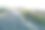 在冰岛卡特拉地质公园，一条河流从绿色覆盖的山上流过的航拍照片图片下载