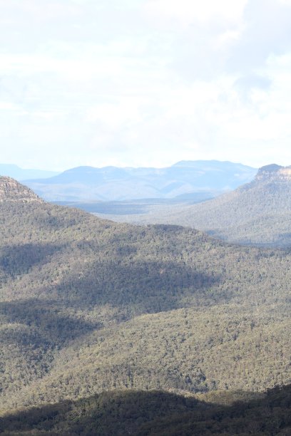 蓝山有云和岩石图片下载