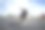 一个男人白天在滑板公园玩滑板的美丽照片图片下载