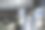 特写镜头的电动汽车插电符号与模糊的背景图片下载