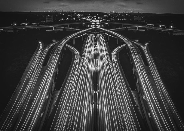 航拍和单色的道路交叉口图片下载