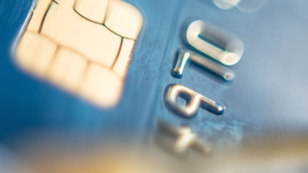 一张蓝色信用卡上的数字特写图片下载