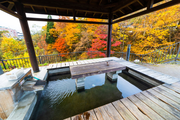 秋林山温泉小镇图片下载