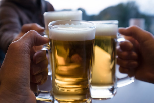 吐司配啤酒图片下载