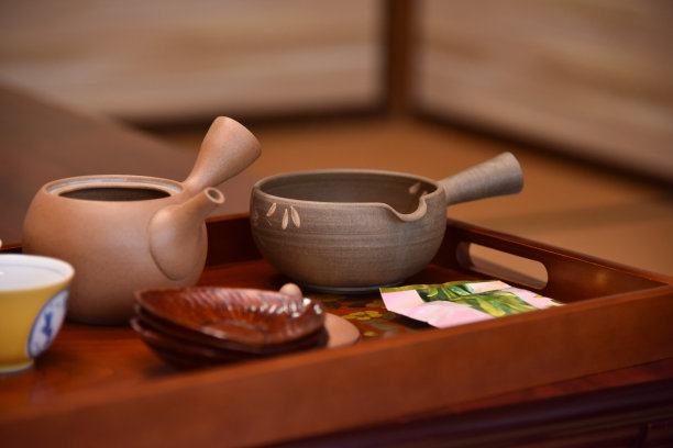 日本/英国男子在日本采摘茶叶-库存图片图片下载