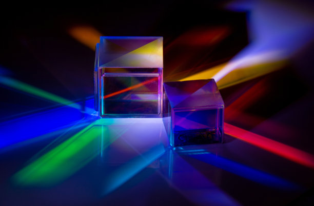 光谱:从水晶立方反射的光谱图片下载