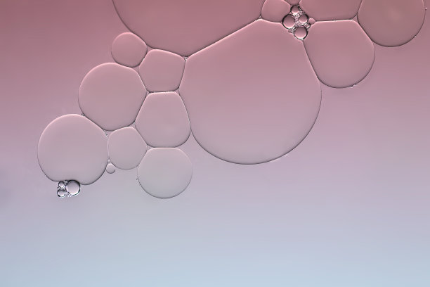 水上油滴创作艺术形象与图案。图片下载