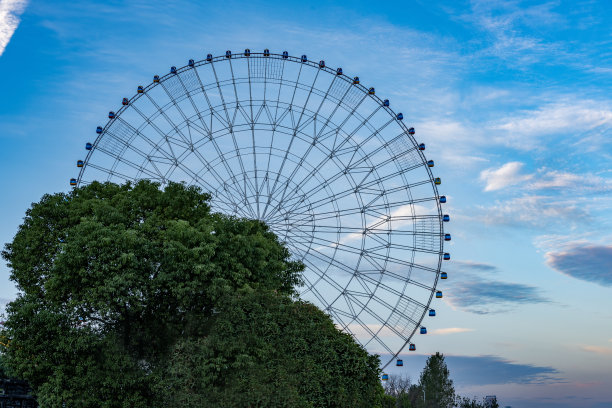 旋转的摩天轮景观图片下载