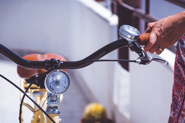 一辆混合动力自行车的特写镜头图片下载