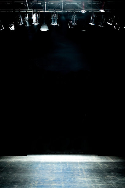 时装秀空舞台，时装周主题照片。图片下载