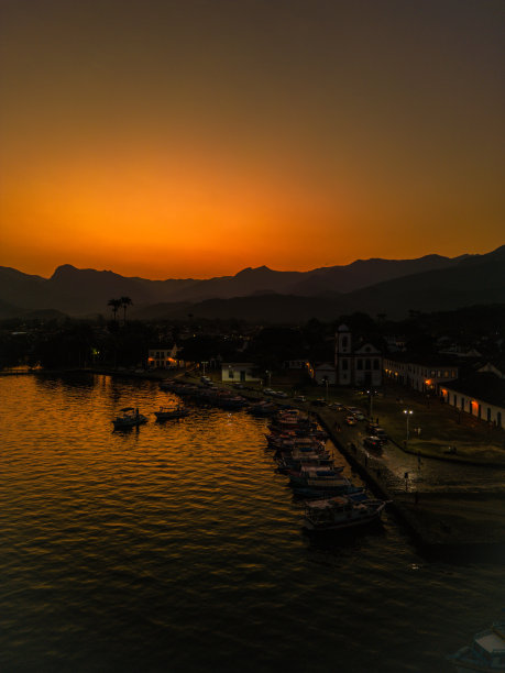 晚些时候的派对图片下载