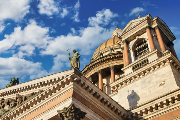 艾萨克广场上的圣艾萨克大教堂博物馆。圣彼得堡独特的城市景观中心。俄罗斯中央历史顶级旅游景点。俄罗斯帝国的首都。复制文本空间图片下载