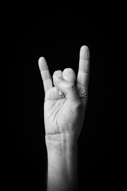 演示阿拉伯手语字母“La”的手图片下载