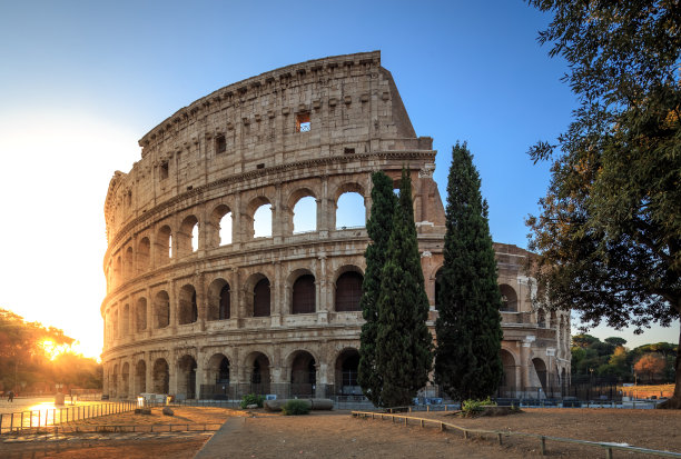 日出时的罗马竞技场图片下载