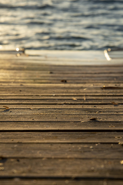 古老的木制码头和海景的形象。适合背景的图像图片下载