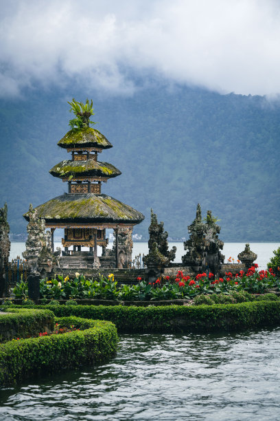 乌伦达努的水寺，巴厘岛图片下载