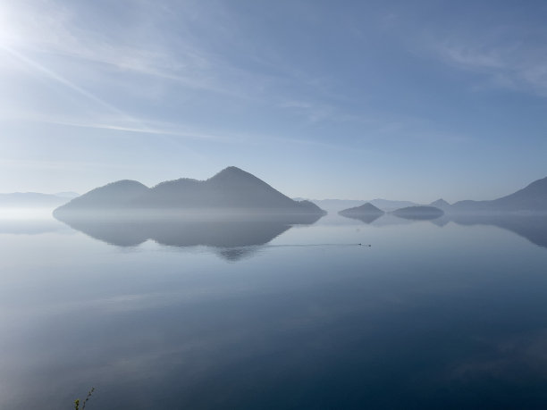 早春的托雅湖图片下载