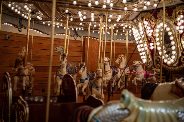 旋转木马的马图片下载