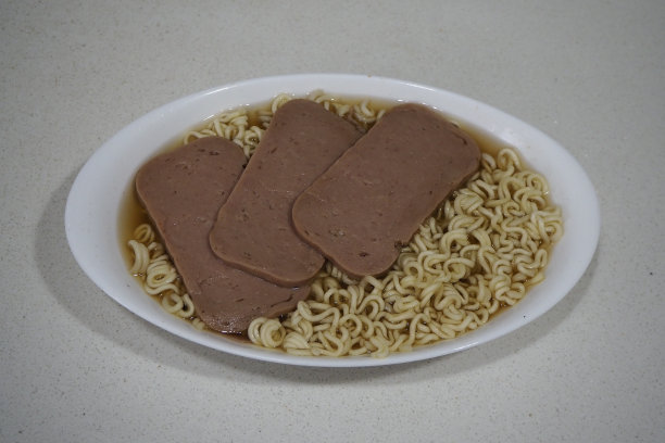 午餐肉配面条图片下载