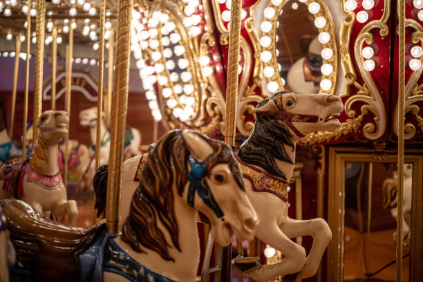 旋转木马的马图片下载