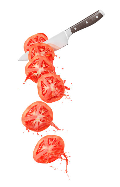 像断头台一样的刀把西红柿切成一块块的，孤立地放在白色的背景上图片下载
