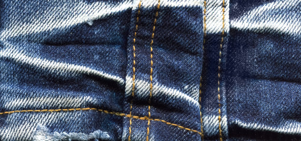牛仔裤面料质感。高质量的库存照片。织物纤维的连接。图片下载