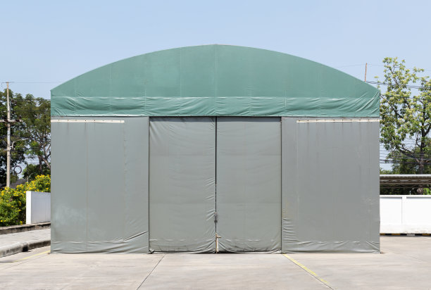 绿色帆布仓库。配送中心图片下载