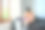 练习瑜伽、冥想的美丽女子，在家室内，穿着运动服，拍全身照片，练习冥想。健康的生活方式图片下载