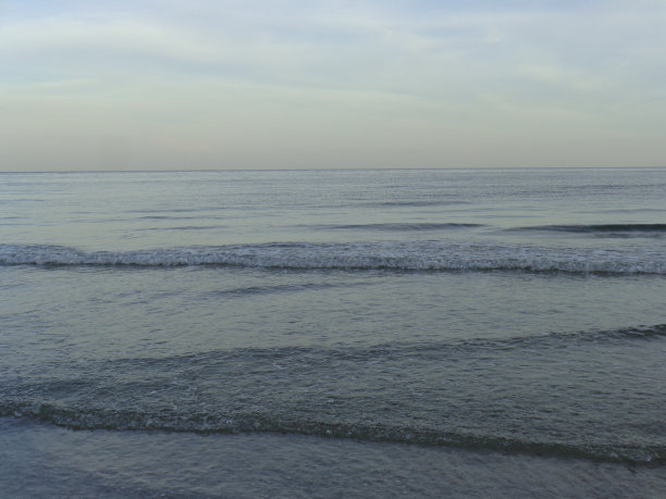 Takiab海滩的平静大海图片下载