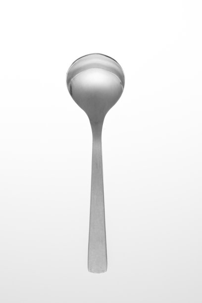 银匙孤立在白色背景上。影棚拍摄。图片下载