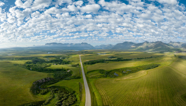 沃特顿湖国家公园全景航拍，艾伯塔省，加拿大图片下载