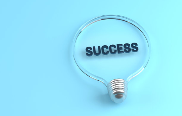 透明的灯泡在蓝色背景和成功的消息里面图片下载