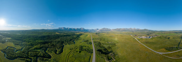 沃特顿湖国家公园全景航拍，艾伯塔省，加拿大图片下载