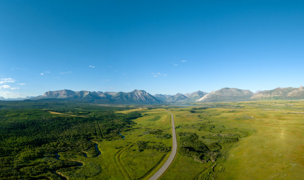 沃特顿湖国家公园全景航拍，艾伯塔省，加拿大图片下载
