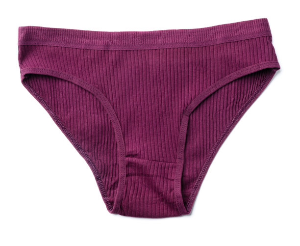 经典的女性棉内裤孤立在白色背景图片下载
