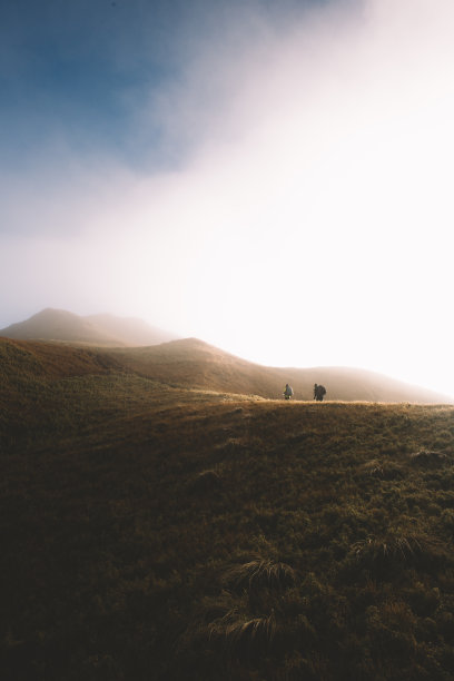 最后的寒冷清晨攀登图片下载